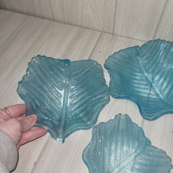 VNTG Set Of 3 Aquamarine Blue Leaf Shaped Glass Bowls Catch All Jewelry Key Dish - Picture 5 of 10